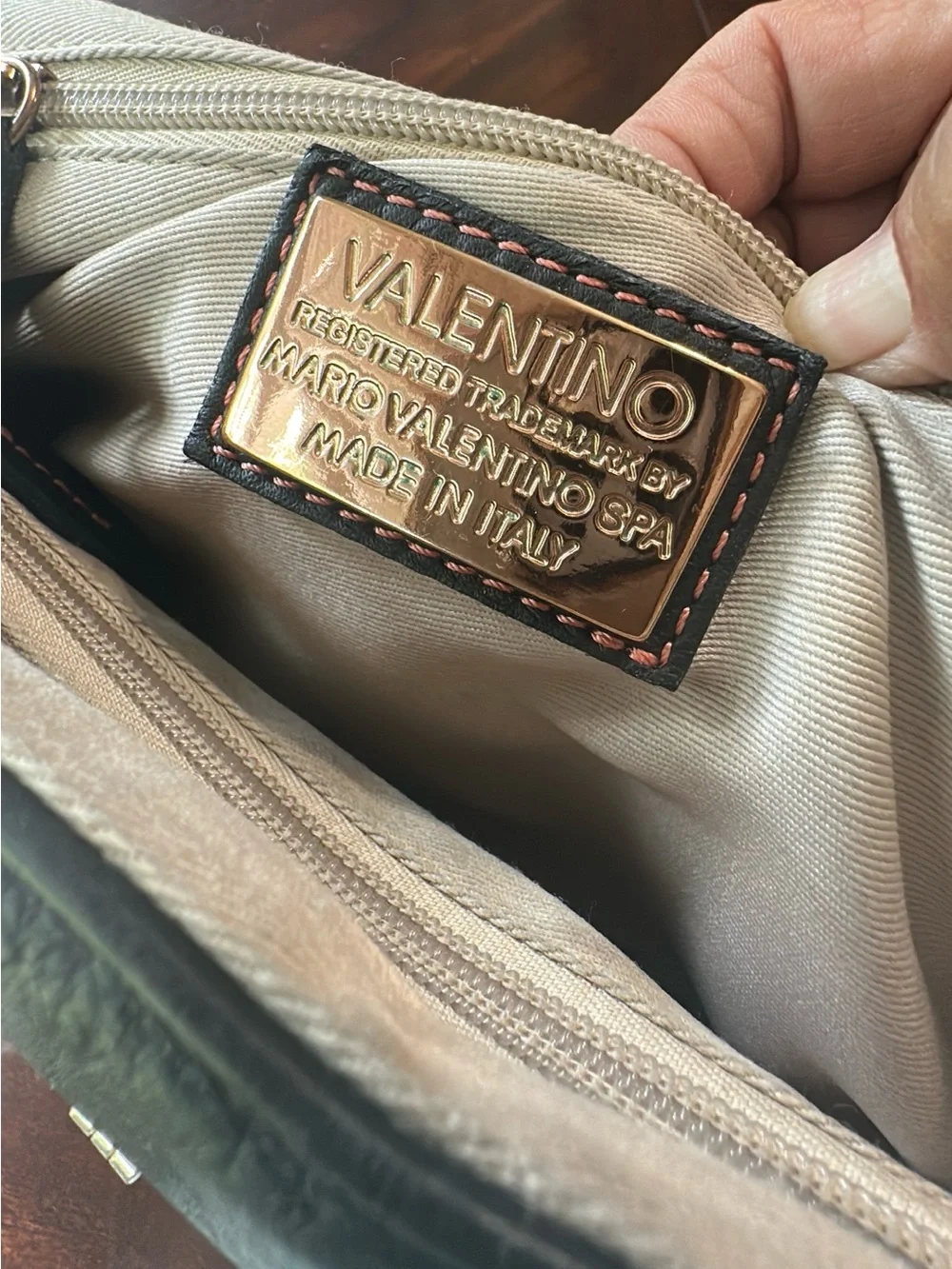Valentino Quilted Leather Crossbody Bag black with rosegold Hardware. (Bags20)